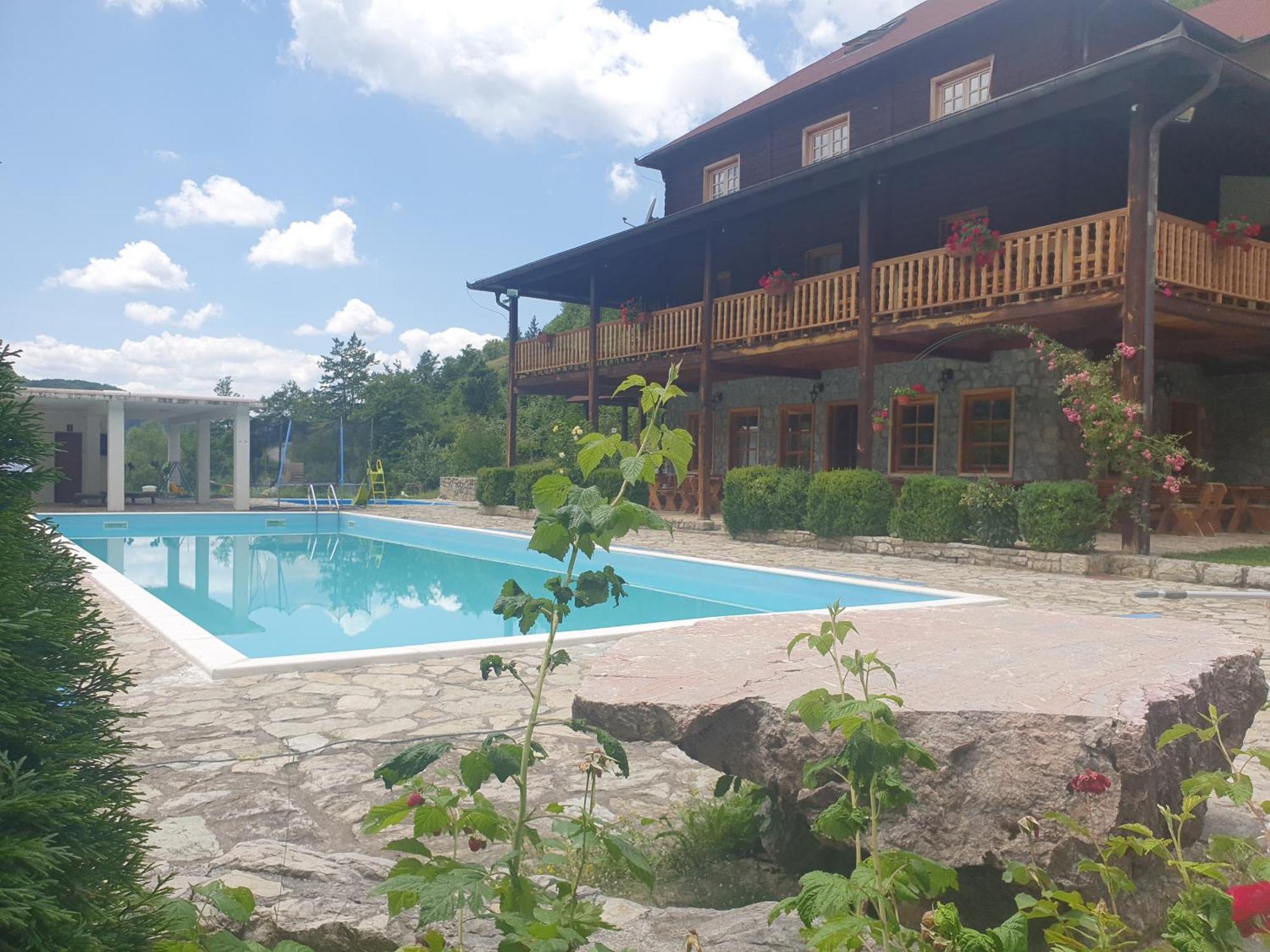 Maison d'hôtes Etno Selo Vrelo & Camping à Berane Extérieur photo