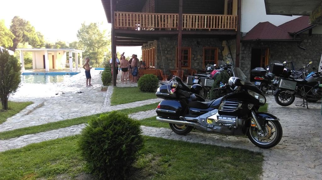 Maison d'hôtes Etno Selo Vrelo & Camping à Berane Extérieur photo