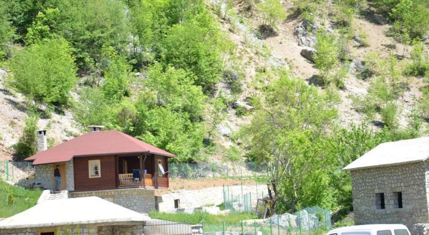 Maison d'hôtes Etno Selo Vrelo & Camping à Berane Extérieur photo